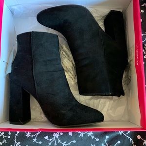 Shoedazzle black heeled bootie